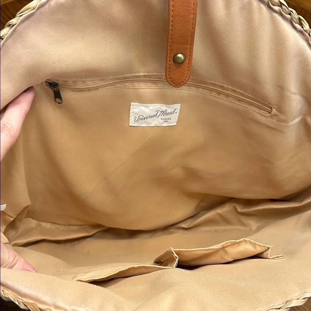 Universal Thread Circular Tan Natural Straw Handbag/Tote. 16”Diameter - Picture 5 of 10